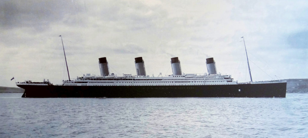 El Titanic real zarpando
