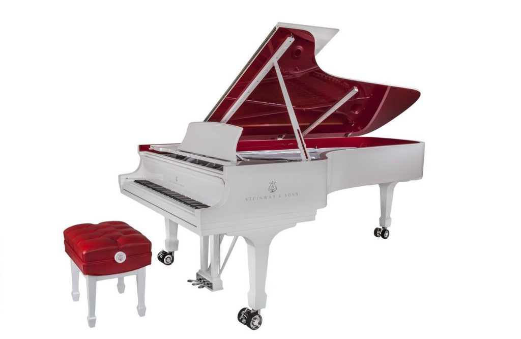 El tercer piano mas caro del mundo es el Red Pops Parlor Grand Piano