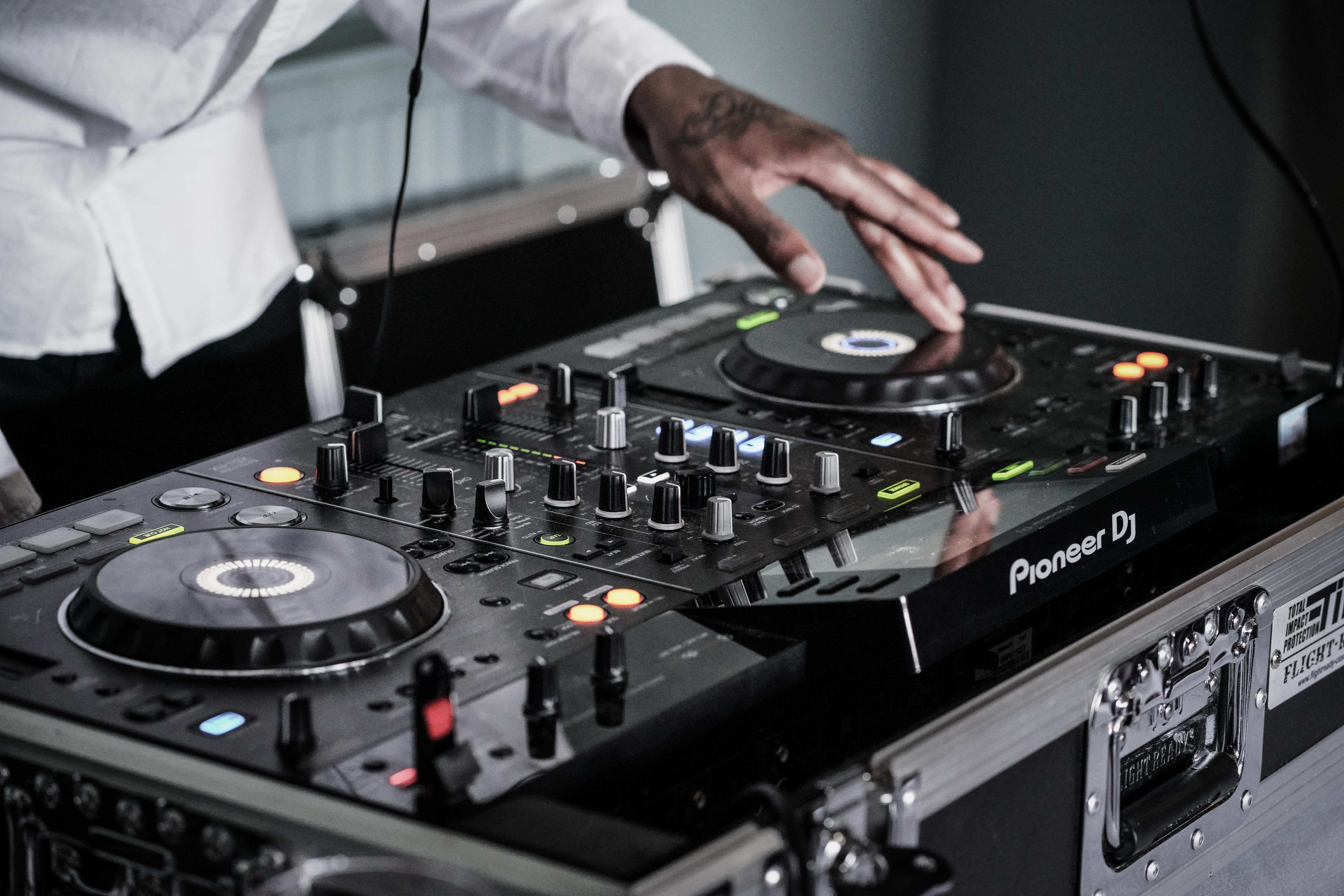 Controladoras DJ más baratas en Sounds Market